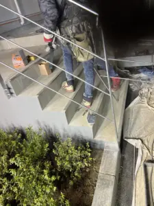 戸建て住宅の玄関手すり取付工事（金物工事）